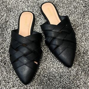 Old Navy Black Woven faux Leather Mules, sz 6